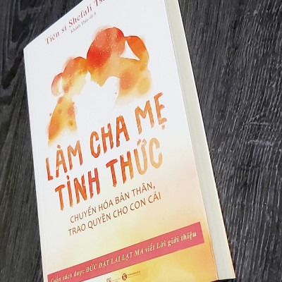 Làm cha mẹ tỉnh thức - Chuyển hóa bản thân, trao quyền cho con cái