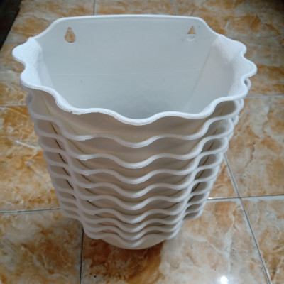 CHẬU TRỒNG CÂY ỐP TƯỜNG HÌNH BÁN NGUYỆT MÀU TRẮNG ( BỘ 10 CÁI )