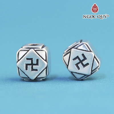 Charm bạc vuông họa tiết chữ vạn - Ngọc Quý Gemstones