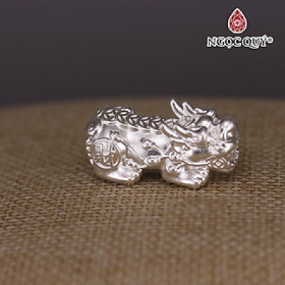 Charm bạc tỳ hưu họa tiết xỏ ngang - Ngọc Quý Gemstones