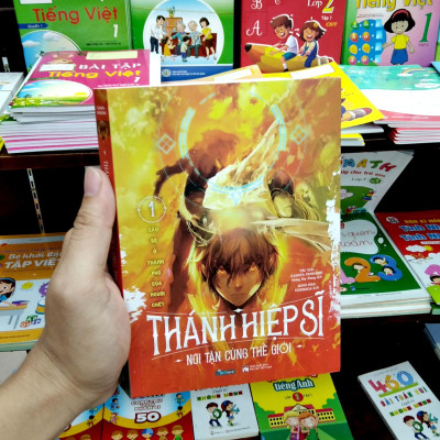 Thánh Hiệp Sĩ Nơi Tận Cùng Thế Giới - Tập 1 - Tặng Kèm Postcard + Bookmark