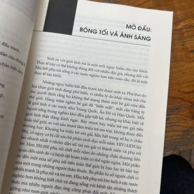 TỪ PHẪN NỘ TỚI CAN ĐẢM – Tình trạng bất bình đẳng và thiếu lành mạnh đối với phụ nữ ở những quốc gia nghèo và cách họ hành động” -Anne Firth Murray - Hồng Bích dịch – Lyceum -NXB Phụ Nữ