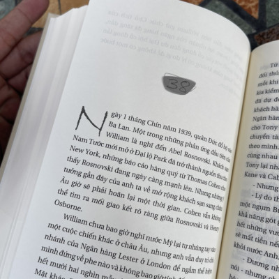 [Cuốn sách bán chạy số 1 toàn cầu] HAI SỐ PHẬN (Tái bản 2023) – Jeffrey Archer – Nguyễn Việt Hải dịch – Huy Hoàng Bookstore – NXB Văn học (Bìa cứng)