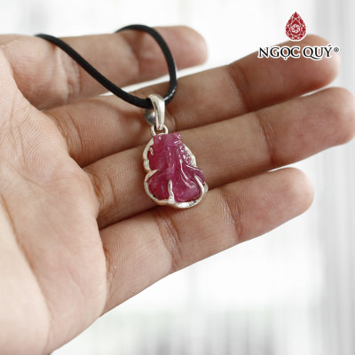 Mặt dây chuyền cá 3 đuôi Ruby bọc bạc 15x18mm hợp mệnh hỏa, thổ - Ngọc Quý Gemstones