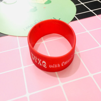 VÒNG TAY. LẮC TAY CAO SU BẢN TO CÁ TÍNH KPOP COMBO 2 VÒNG MÀU KHÁC NHAU