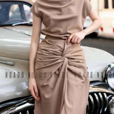 Set áo váy nâu cổ thuyền NGADO, Set áo kèm chân váy xẻ tà dáng dài , Set dạo phố dự tiệc sang chảnh