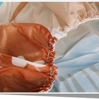 Mũ nilon đội đầu đi tắm loại vừa (giao màu ngẫu nhiên)