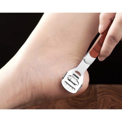 Bộ dụng cụ chà gót chân ,làm sạch da chết kèm lưỡi dao cạo và hộp đựng thiếc xinh xắn 