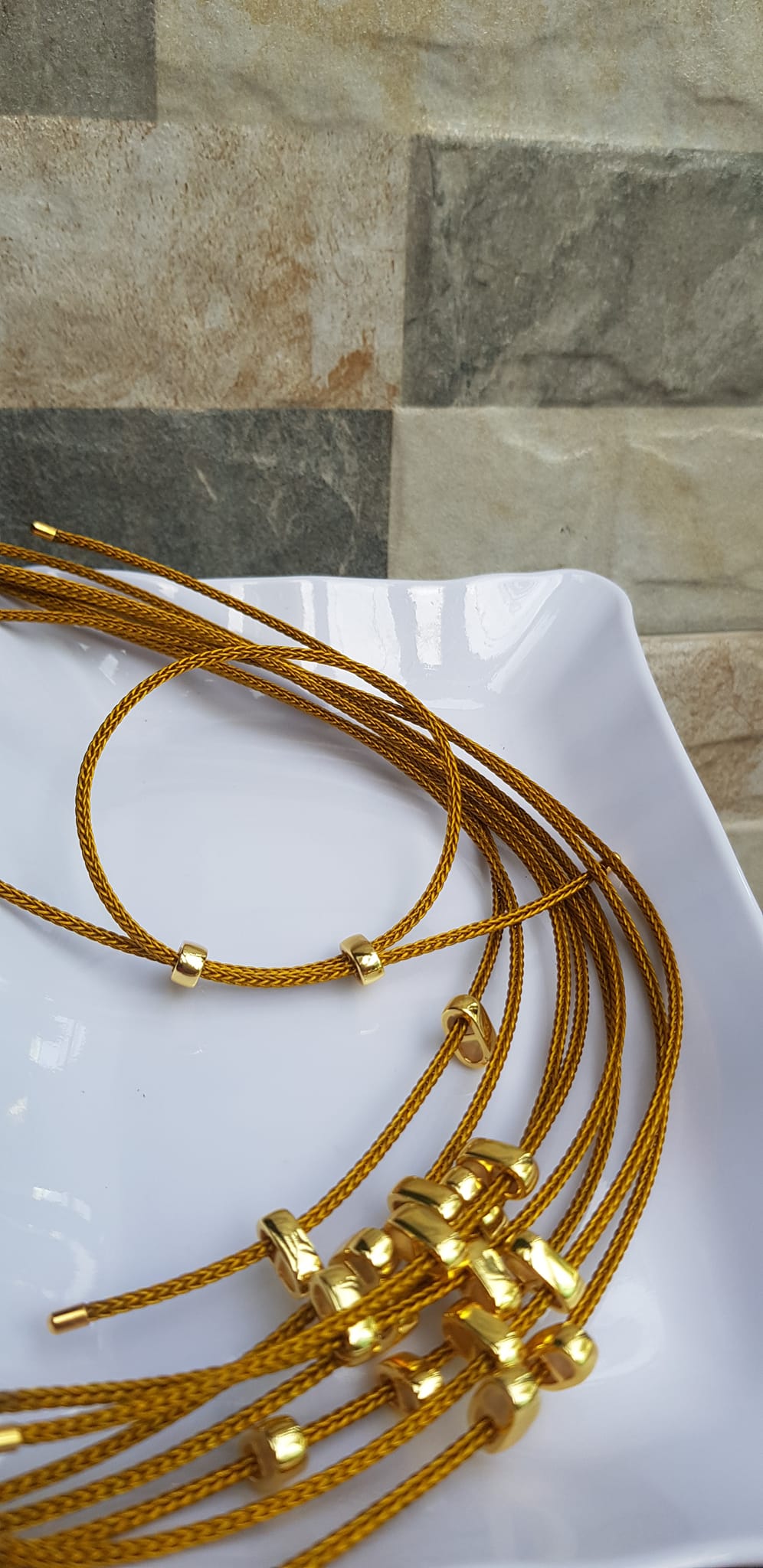 Dây thun VÀNG dẻo 2mm phối vòng tay Charm hạt đá hạt lu thống Size dây đỏ 2mm Nữ đã có hạt lu thống thì đây chính là sợi dây thun VÀNG phối với hạt lu thống đeo xinh ạ