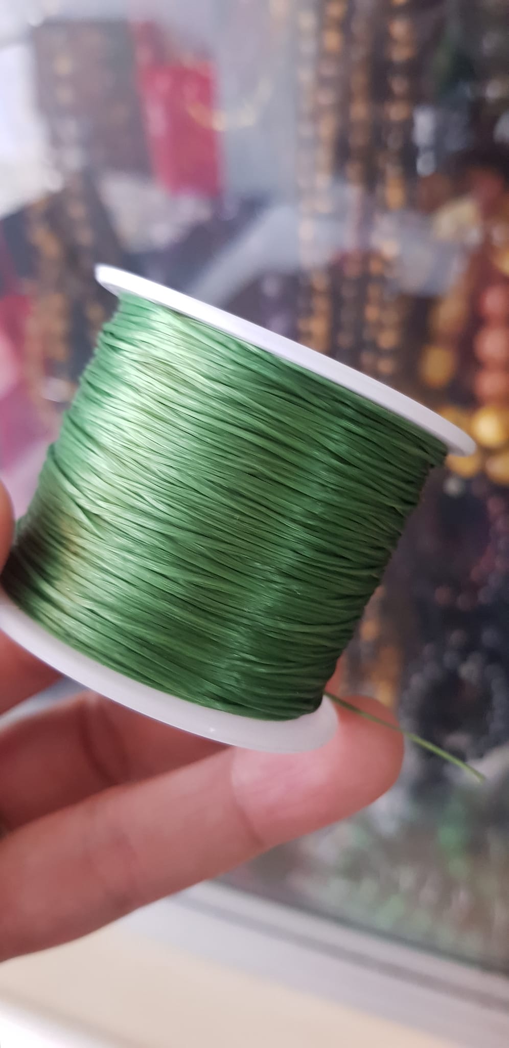 Cuộn Dây Thun CO GIÃN màu Xanh Lá xỏ vòng hạt chuỗi Dây này là dây thun chuyên xỏ vòng chuỗi màu Xanh Lá, có đủ màu .. Anh Chị đang đeo chuỗi muốn thay dây khác cho vòng thì đặt cuộn Thun chỉ này nhé