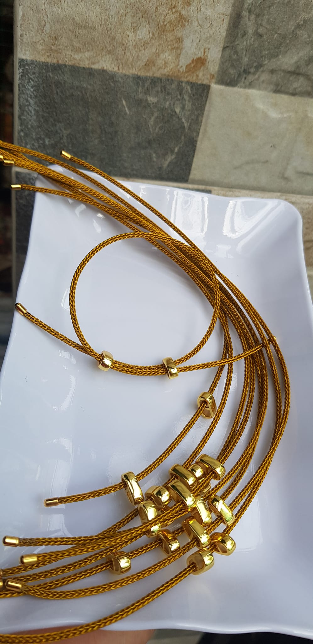 Dây thun VÀNG dẻo 2mm phối vòng tay Charm hạt đá hạt lu thống Size dây đỏ 2mm Nữ đã có hạt lu thống thì đây chính là sợi dây thun VÀNG phối với hạt lu thống đeo xinh ạ