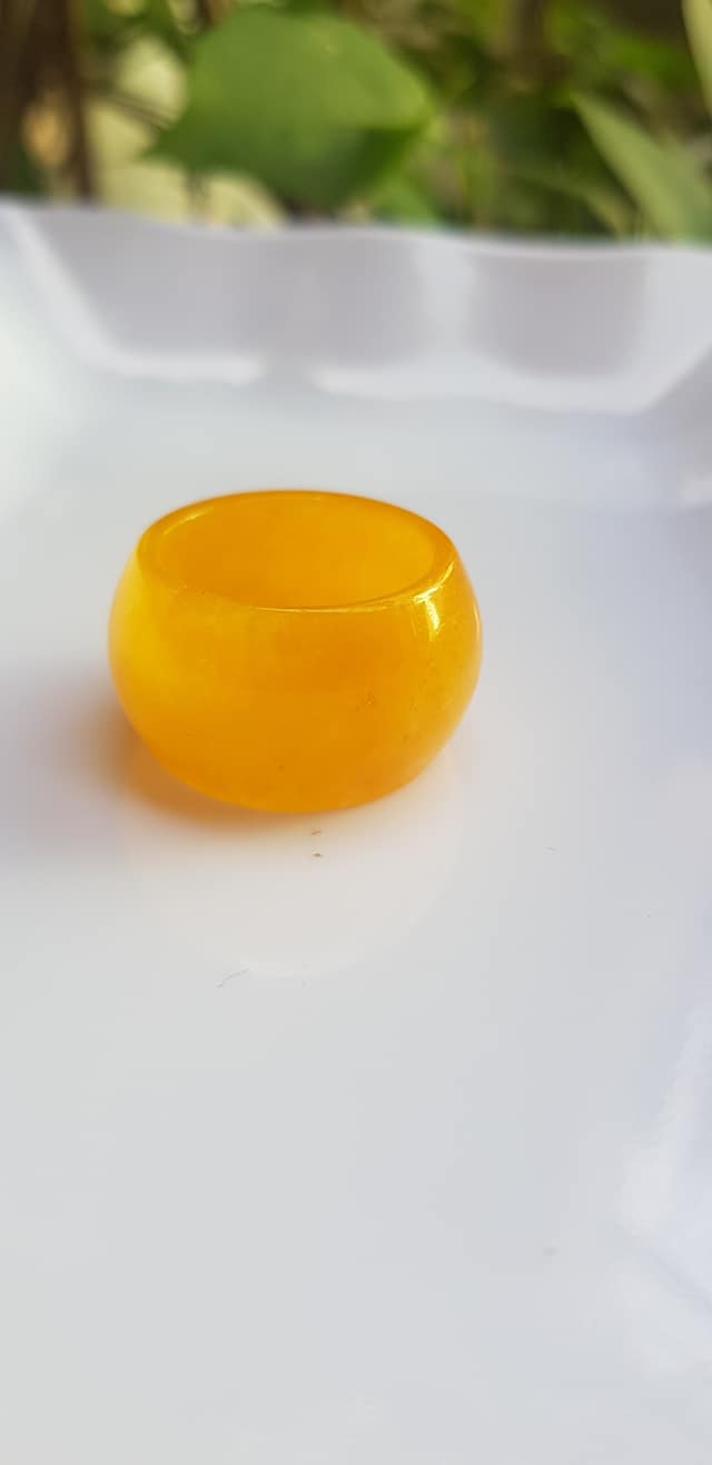 Nhẫn Nam bản hẹ ni 18mm x cao 12mm x dầy 3mm Chất liệu đá mã não vàng anh bóng đẹp Nhẫn lọt lòng 18mm hợp nam mệnh thổ, mệnh Kim, mệnh Thủy đeo đẹp ạ