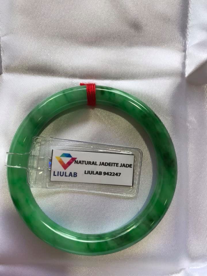 VÒNG ĐÁ CẨM THẠCH TỰ NHIÊN LÝ SỊN A SAO VIP 48MM x DẦY 7,2MM VÒNG KÈM GIẤY KIỂM ĐỊNH LIULAB No 942247 MÀU XANH LÝ SỊN BÓNG ĐẸP NỮ 40KG-49KG ĐEO Ạ