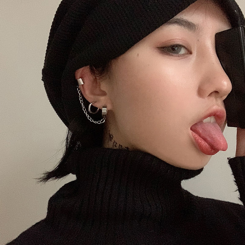 Bông tai unisex xích chữ U kẹp trên xỏ dưới thần thái