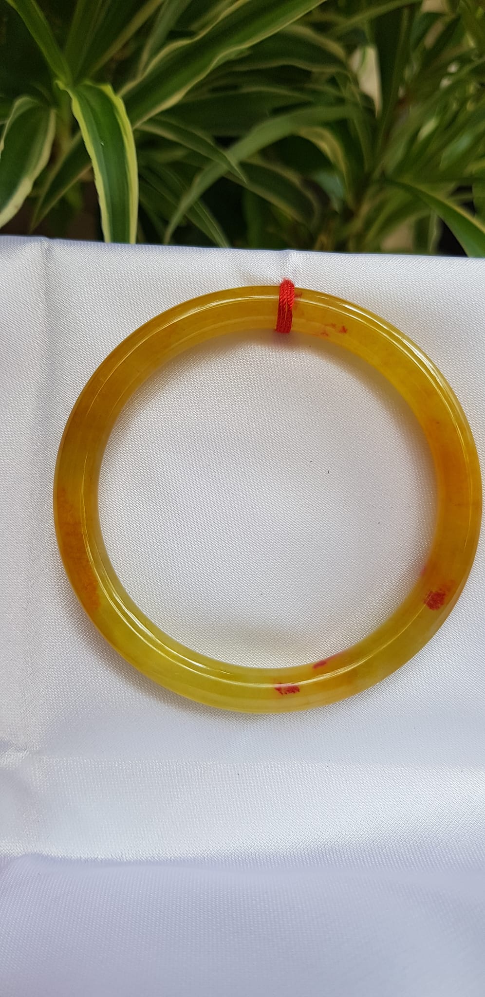 Vòng tay nữ đá Cẩm thạch Vàng Anh Tươi sáng bóng mới đẹp quá các Chị Em ơi Ni nhỏ 48mm x cọng 6mm chuẩn hợp Nữ mệnh Kim, mệnh Thổ, mệnh Thuỷ 30kg - 48kg màu vàng tươi món quà ý nghĩa dành cho các chị em nữ đeo tươi đẹp xinh may mắn cả năm ạ