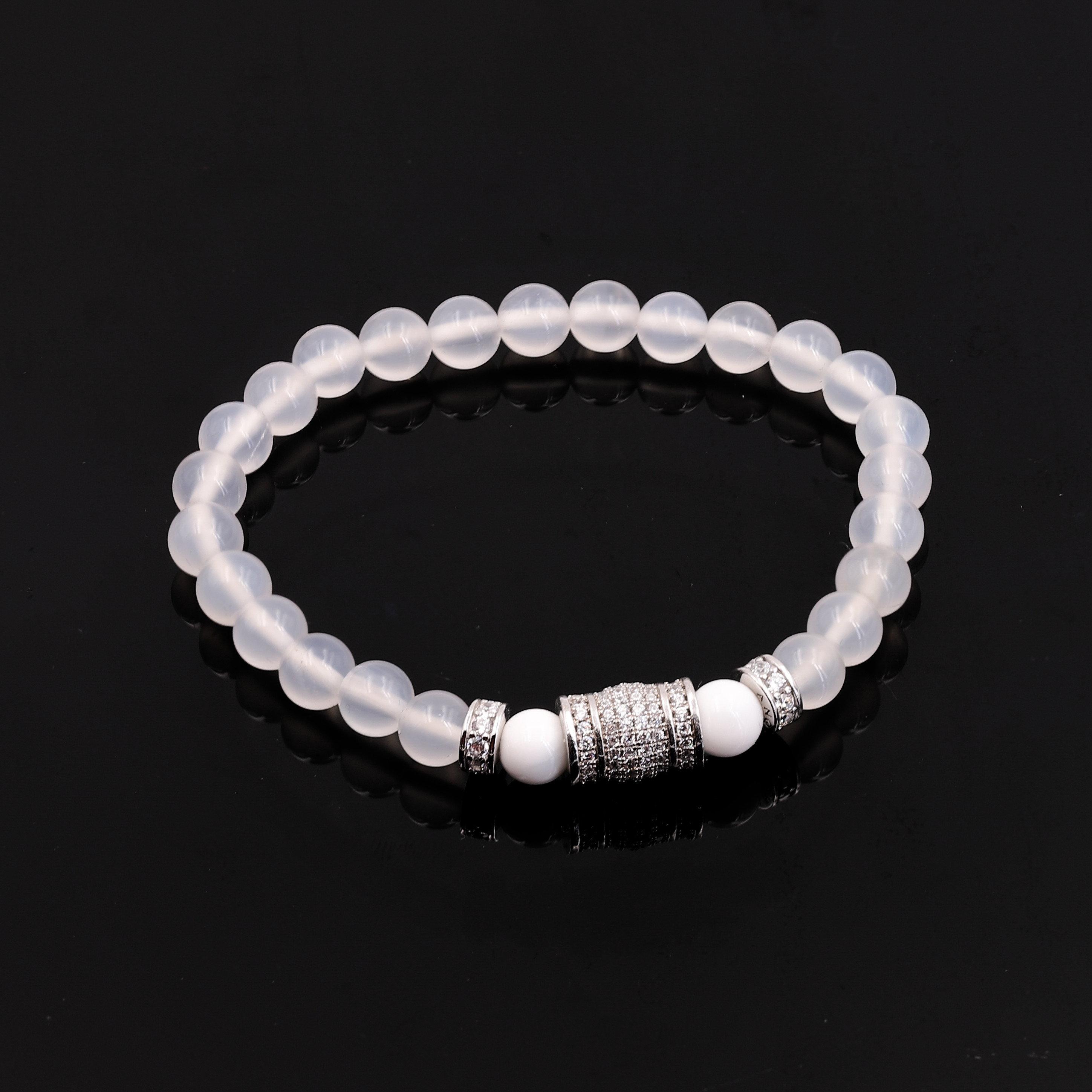 Vòng tay phong thuỷ đá Mã Não trắng 6 ly mix Charm ống ngắn Anqlo