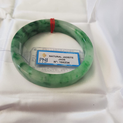 Vòng Tay Đá Ngọc Cẩm Thạch tự nhiên Bản Vuông 50mm   Vòng đã kiểm định có giấy chứng nhận P No 166234 Natural Jadeite  Nữ cân nặng 50kg - 55kg đeo Sang Tay Đẹp lắm luôn ạ