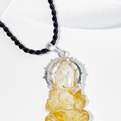 Mặt dây chuyền phật bà quan âm thạch anh tóc vàng bọc bạc Ngọc Quý Gemstones