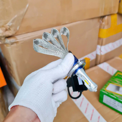 Đèn pha 2 màu F5 BMA chân h4 cắm như zin sài điện máy và điện bình cực tiện