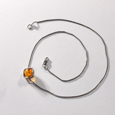 Dây Chuyền Đá Phong Thủy Hổ phách (Amber) Thiên Nhiên Mix  Charm Bạc 925 DC002