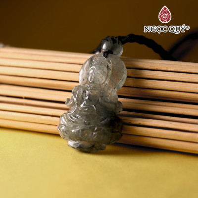 Mặt dây chuyền phật bà thạch anh tóc xanh 34x24mm mệnh thủy, mệnh mộc - Ngọc Quý Gemstones