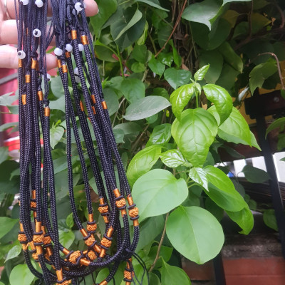 Sợi Dây ĐEN Đeo Cổ Mới Viền Họa Tiết màu Vàng 2 Bên dạng Rút đẹp  Size dây dầy 3mm x dài trồng cổ Anh Chị tự chỉnh theo ý 23cm - 30cm  Phối với mặt Phật, mặt dây chuyền nam nữ đeo được hết ạ