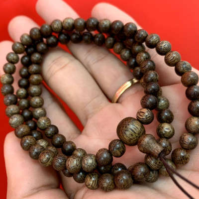 Vòng tay 108 hạt trầm hương thiên nhiên - Phi Long