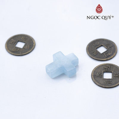 Mặt dây chuyền thánh giá xỏ ngang đá Aquamarine 2x1.7x0.7cm mệnh thủy, mộc - Ngọc Quý Gemstones