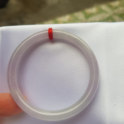 Vòng cẩm thạch Trắng Tím A 48mm x cọng mỏng nhỏ 6mm  Màu trắng tím nhẹ 2 bên  Nữ mệnh kim thủy tay nhỏ 35kg - 48kg đeo ạ