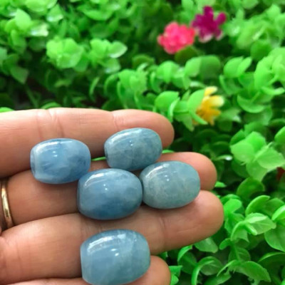 Mặt Dây Chuyền Viên LU AQUA XANH ĐẸP LẮM Size Hạt 13mm x dài 16mm  Vòng màu xanh Aqua Bóng đẹp Chất liệu : 100% đá thiên nhiên loại vip ạ Rất hợp nữ mệnh thủy mộc hỏa Nữ lên mặt Dây Chuyền và Phối Vòng Tay ạ