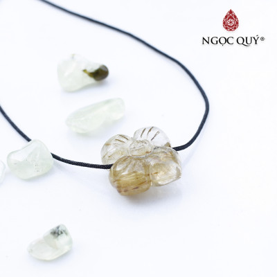 Mặt dây chuyền hoa mai thạch anh tóc vàng 19x19x9mm mệnh thủy, kim - Ngọc Quý Gemstones