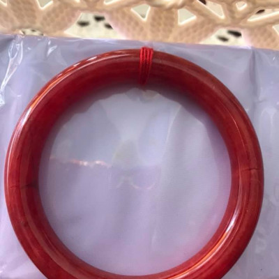 CHIẾC VÒNG TAY PHONG THỦY ĐÁ CẨM THẠCH CỒ ĐỎ CỌNG TO SIZE 56MM X DẦY 9MM MÀU ĐỎ ĐẬM ĐẸP NAM NỮ MỆNH HỎA THỔ 56kg đến 68kg Ạ