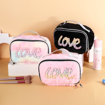 Túi đựng mỹ phẩm chữ LOVE , đựng đồ trang điểm , có quai xách chắc chắn ,chống thấm , họa tiết   trẻ trung ,trang nhã , rất hợp đi chơi , du lịch , tiệc 