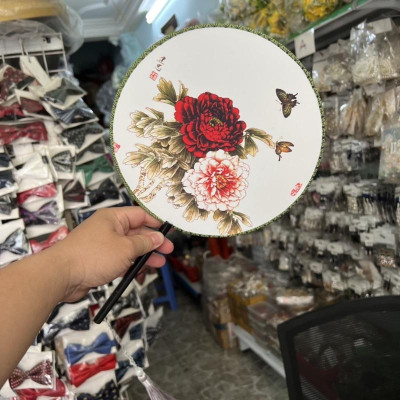 Quạt vải tròn in hình chụp ảnh cổ trang có tua rua Giangpkc