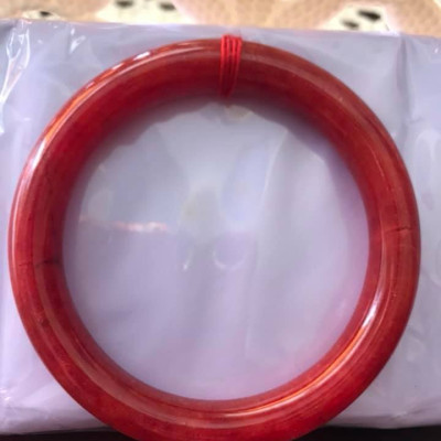 CHIẾC VÒNG TAY PHONG THỦY ĐÁ CẨM THẠCH CỒ ĐỎ CỌNG TO SIZE 56MM X DẦY 9MM MÀU ĐỎ ĐẬM ĐẸP NAM NỮ MỆNH HỎA THỔ 56kg đến 68kg Ạ