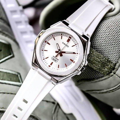 Đồng Hồ Nữ Dây Nhựa Casio Standard LWA-300H-7EVDF Chính Hãng - LWA-300H-7E Gờ Kim Loại