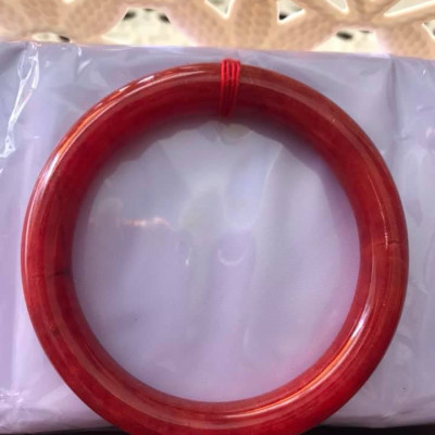 CHIẾC VÒNG TAY PHONG THỦY ĐÁ CẨM THẠCH CỒ ĐỎ CỌNG TO SIZE 56MM X DẦY 9MM MÀU ĐỎ ĐẬM ĐẸP NAM NỮ MỆNH HỎA THỔ 56kg đến 68kg Ạ