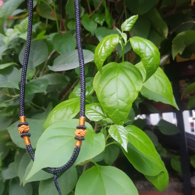 Sợi Dây ĐEN Đeo Cổ Mới Viền Họa Tiết màu Vàng 2 Bên dạng Rút đẹp  Size dây dầy 3mm x dài trồng cổ Anh Chị tự chỉnh theo ý 23cm - 30cm  Phối với mặt Phật, mặt dây chuyền nam nữ đeo được hết ạ
