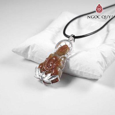 Mặt dây chuyền cẩm thạch huyết phật bà bọc bạc mệnh hỏa, mệnh thổ - Ngọc Quý Gemstones