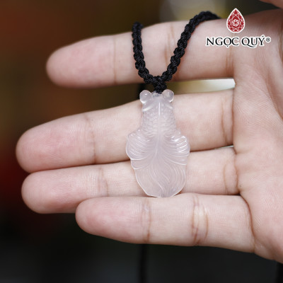 Mặt dây chuyền cá vàng đá mã não trắng 3.4x2x0.64cm mệnh thủy, kim - Ngọc Quý Gemstones
