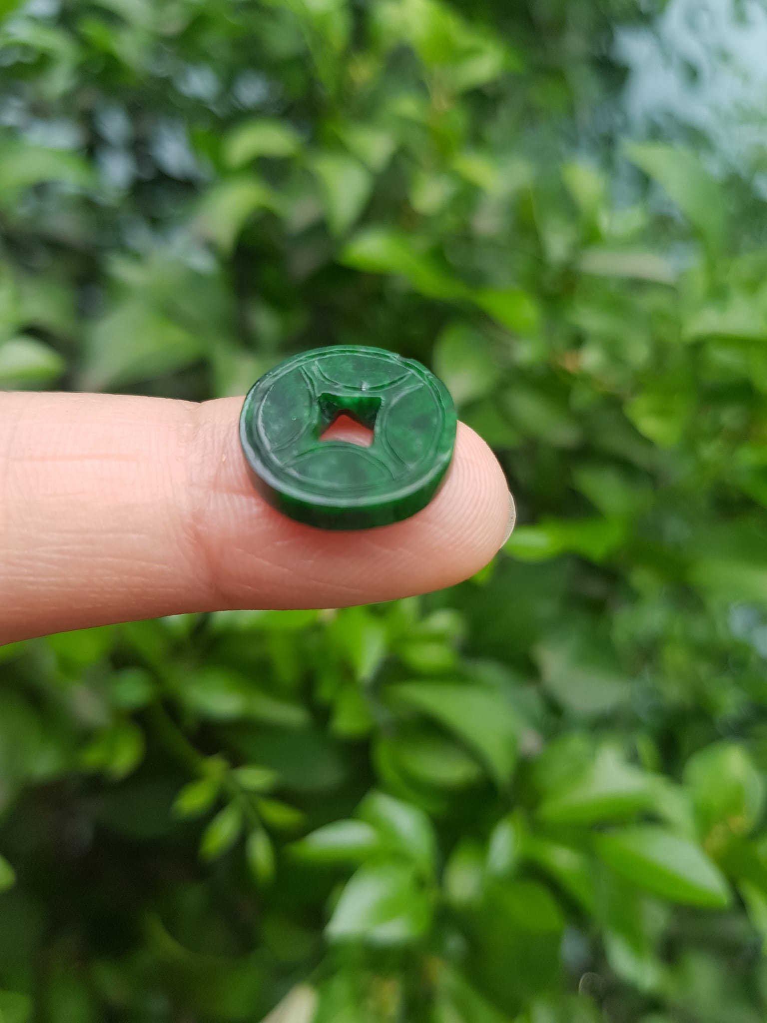 Mặt Dây Chuyền Mặt Nhẫn Đồng Tiền Mới màu Xanh Đậm Đẹp Đá Cẩm thạch xanh tự nhiên Size nhỏ vừa đk 13,5mm x dầy 3mm Nữ bọc vàng lên đeo đẹp lắm rất ý nghĩa đồng tiền may mắn tài lộc ạ