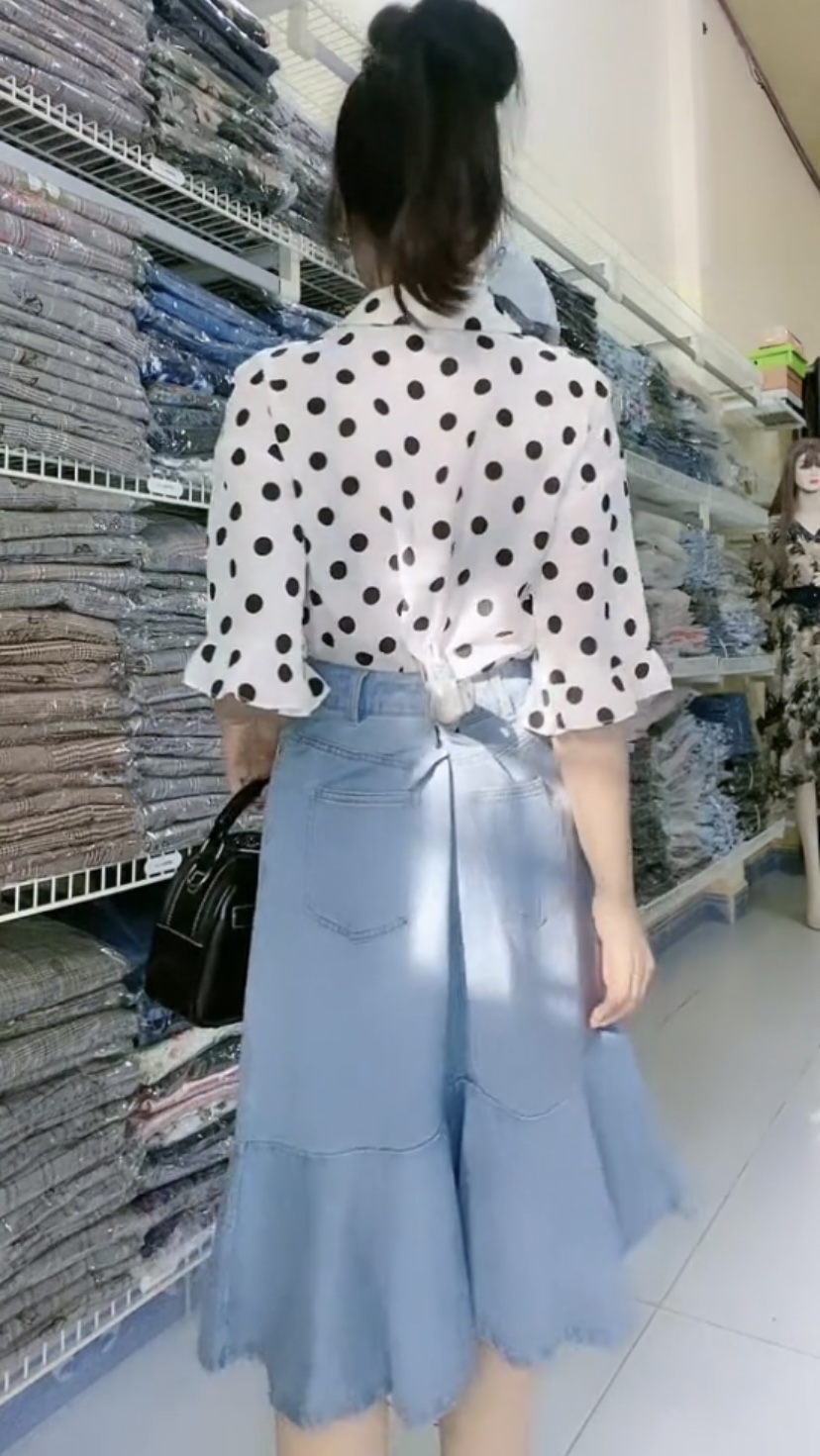 Set sơ mi kèm váy denim đuôi cá bất đối xứng trẻ trung cá tính Myqlothing.