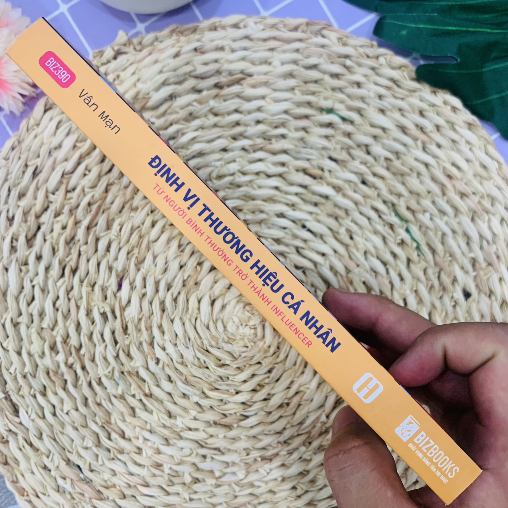 Bộ 3 Cuốn Sách Xây Dựng Thương Hiệu Cá Nhân Trên Các Nền Tảng Mạng Xã Hội: Kiếm Tiền Bằng Giọng Nói, Short Videos: Kịch Bản Hay, Triệu Views Tới Tay Và Định Vị Thương Hiệu Cá Nhân - Từ Người Bình Thường Trở Thành Influencer