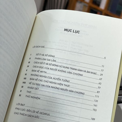 Sách - Một thử nghiệm phê bình (Nhã Nam HCM)