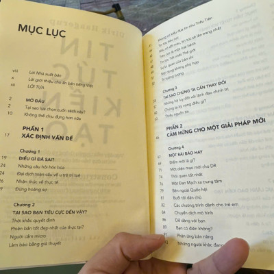 TIN TỨC KIẾN TẠO: Vực Dậy Nền Truyền Thông Và Dân Chủ Với Tư Duy Báo Chí Của Tương Lai - Ulrik Haagerup - NXB Trẻ