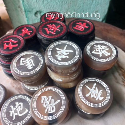 Bộ quân cờ sừng trắng đen cao cấp kt 3.7×1.2cm