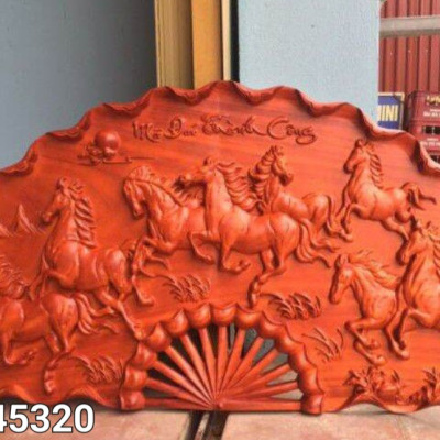 Tranh cách quạt mã đáo thành công bằng gỗ hương đỏ kt 50×100×4cm