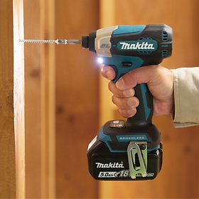 MÁY VẶN VÍT DÙNG PIN BL 18V (12.5M/S2) MAKITA DTD157RTJ (SẠC, 2 PIN 18V:5.0AH) - HÀNG CHÍNH HÃNG