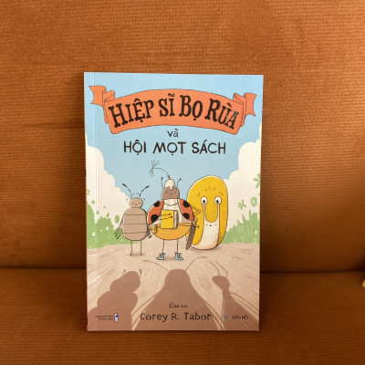 HIỆP SĨ BỌ RÙA VÀ HỘI MỌT SÁCH | Corey R.Tabor | San Hô Books