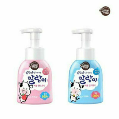 Bọt rửa tay diệt khuẩn Showermate Strawberry Milk 300ml tặng móc khóa